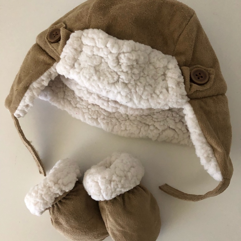 Baby hat and mittens set